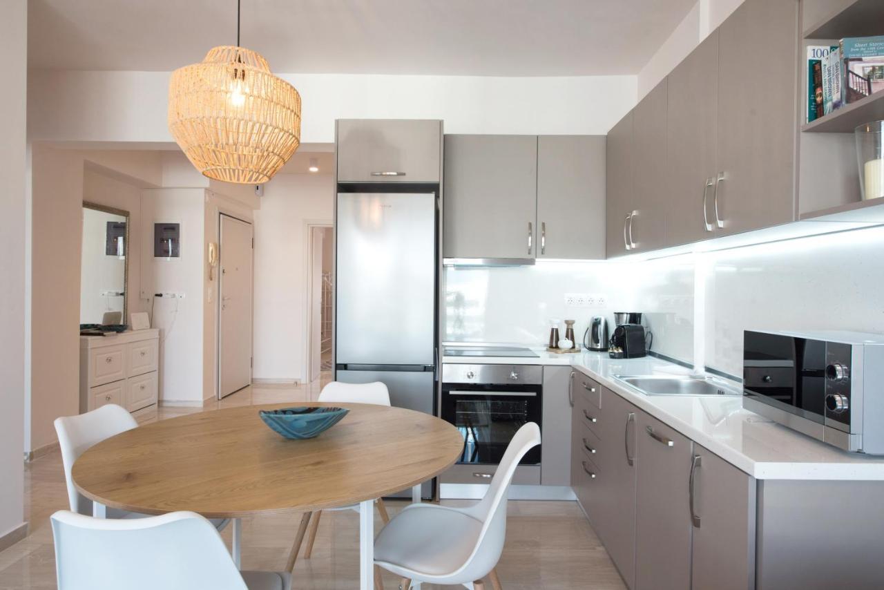 Daphne By Halu! : Downtown Family Penthouse Apartment เทสซาโลนิกิ ภายนอก รูปภาพ